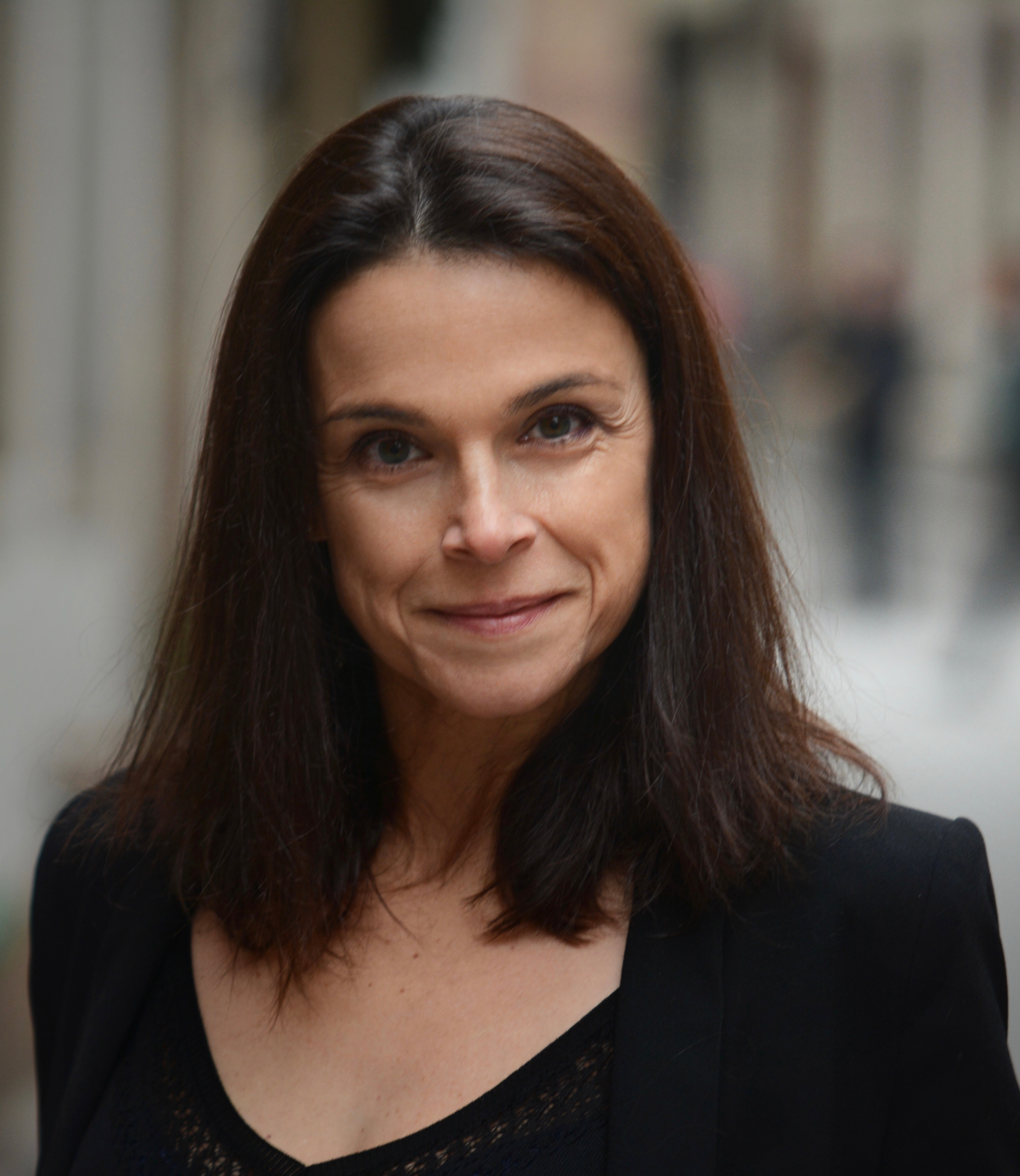 Portrait de StéFanie en lumière naturelle